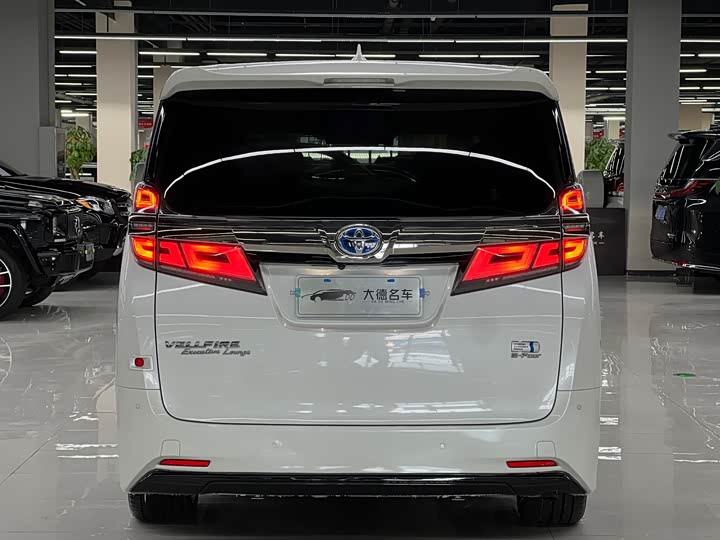 Фото 5 - Toyota Vellfire