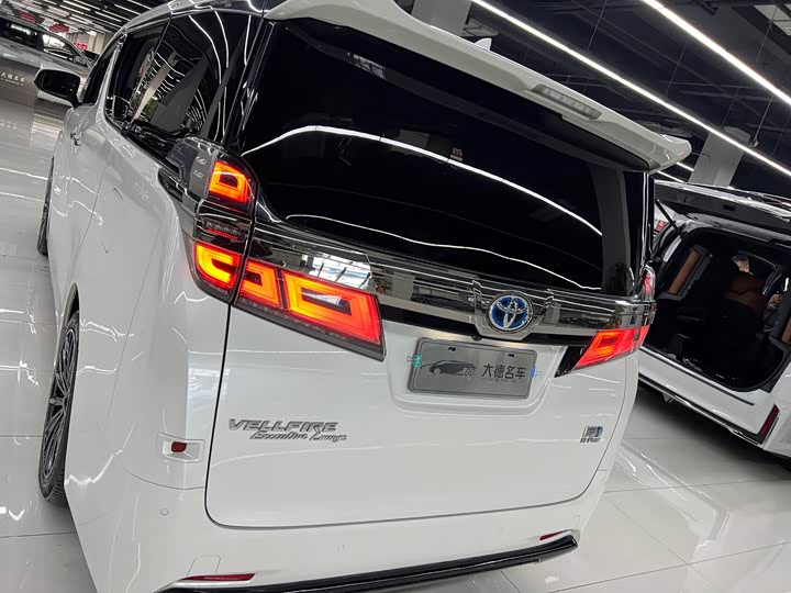 Фото 7 - Toyota Vellfire