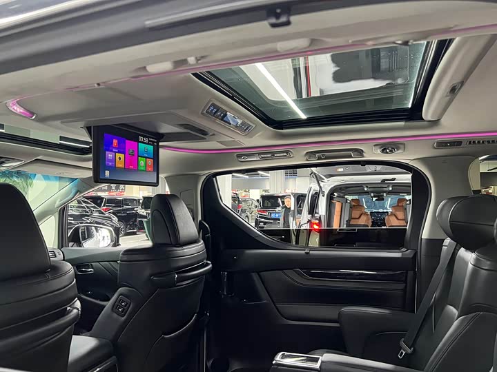 Фото 9 - Toyota Vellfire