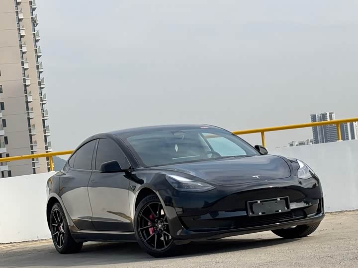 Фото 3 - Tesla Model 3