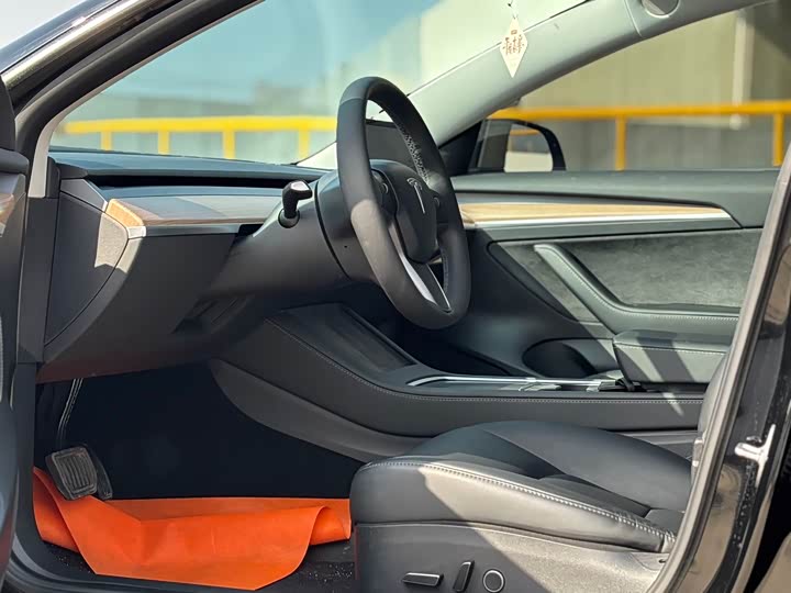 Фото 4 - Tesla Model 3