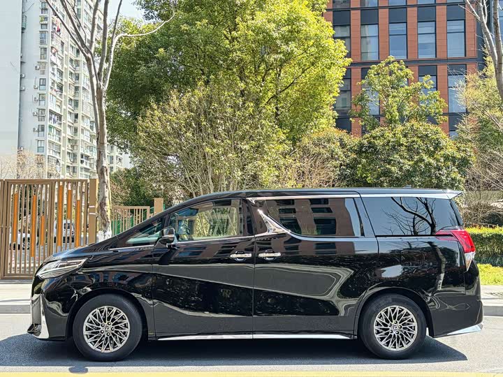 Фото 3 - Toyota Vellfire