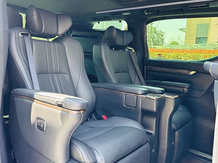 Фото 7 - Toyota Vellfire