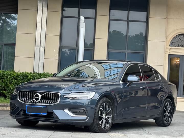 Фото 1 - Volvo S60