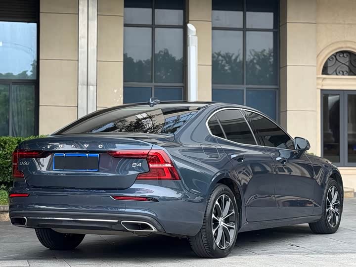 Фото 8 - Volvo S60
