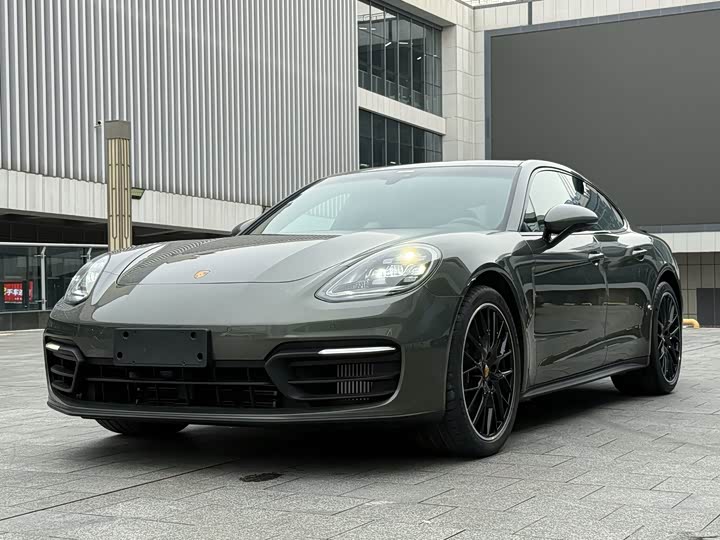 Фото 1 - Porsche Panamera