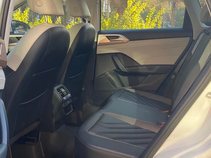 Фото 4 - Volkswagen Tharu