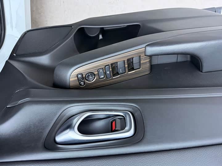 Фото 4 - Honda Vezel