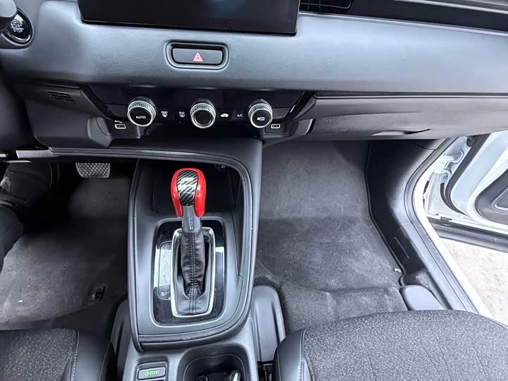 Фото 8 - Honda Vezel