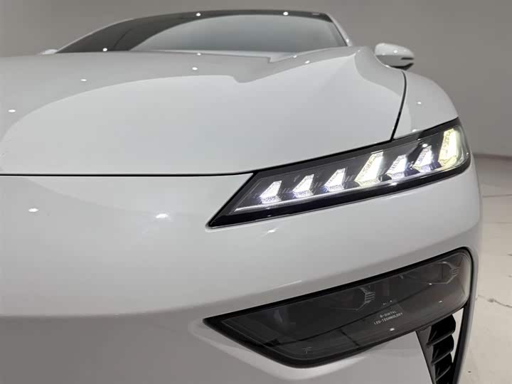 Фото 2 - Dongfeng Yipai eπ 007