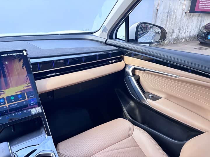 Фото 9 - Geely Atlas L