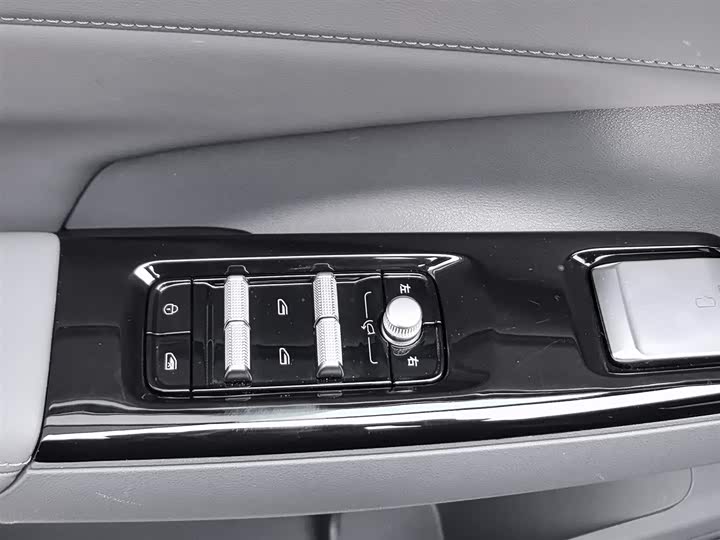 Фото 9 - Geely Galaxy L7