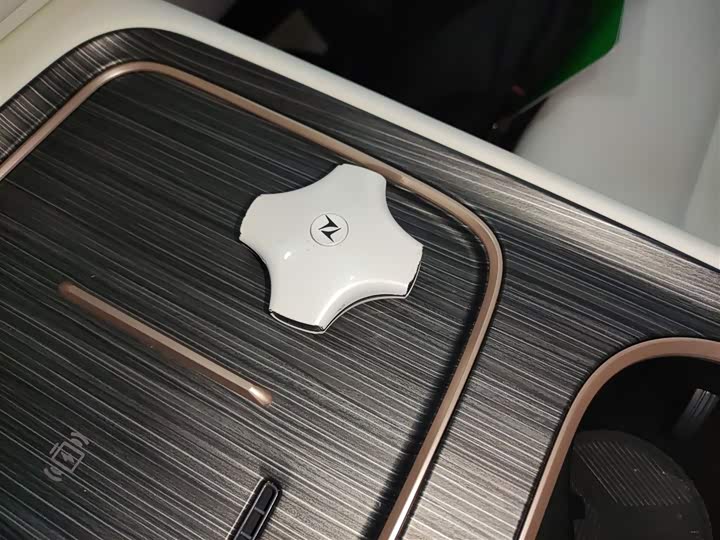 Фото 9 - Dongfeng Yipai eπ 008