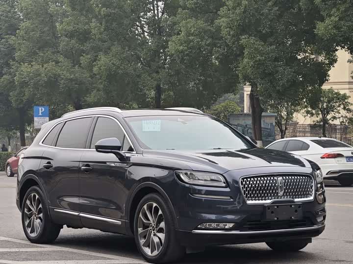 Фото 3 - Lincoln Nautilus