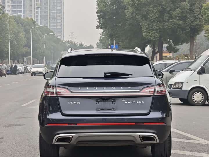 Фото 5 - Lincoln Nautilus