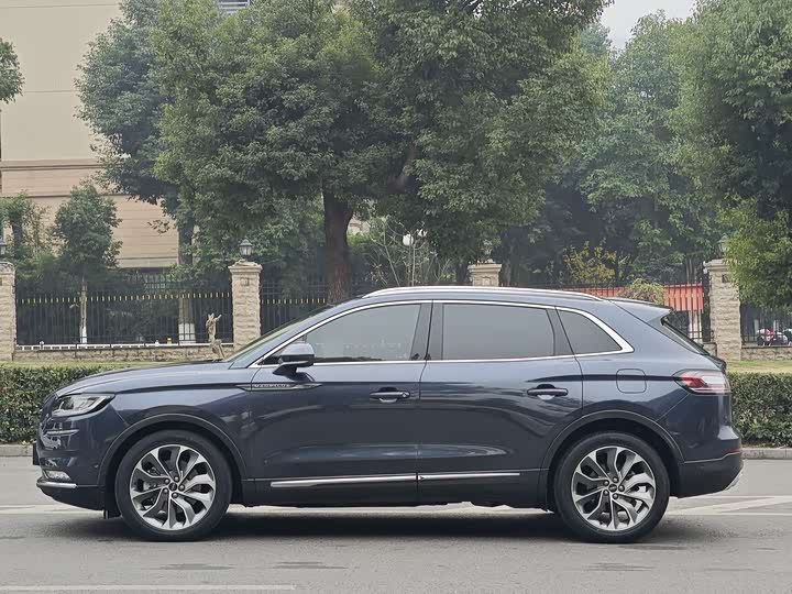 Фото 7 - Lincoln Nautilus