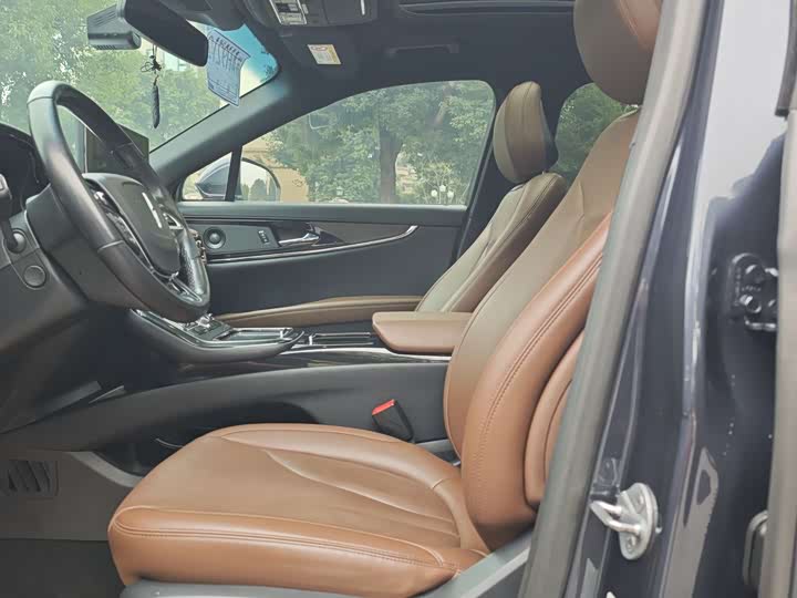 Фото 9 - Lincoln Nautilus