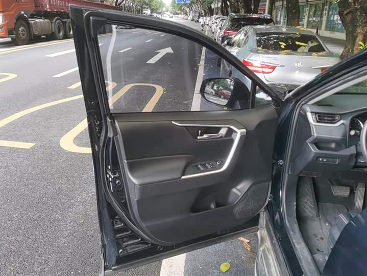 Фото 7 - Toyota Wildlander