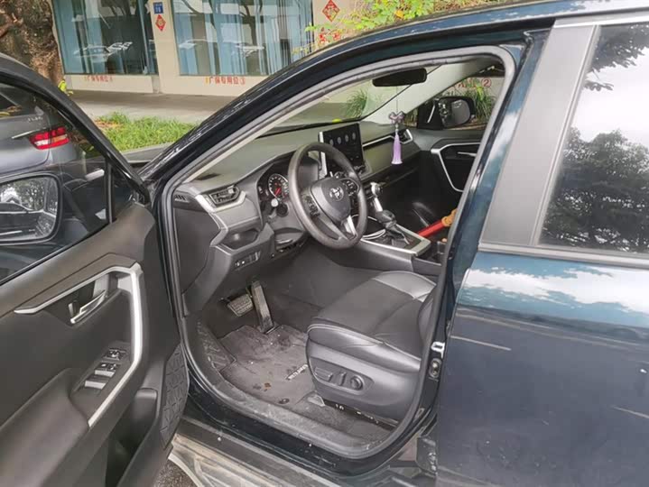 Фото 9 - Toyota Wildlander