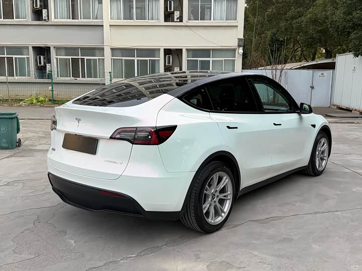 Фото 8 - Tesla Model Y