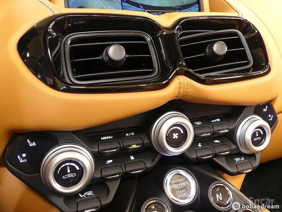 Фото 15 - Aston Martin Vantage