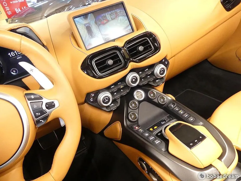 Фото 17 - Aston Martin Vantage