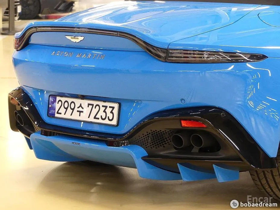 Фото 19 - Aston Martin Vantage