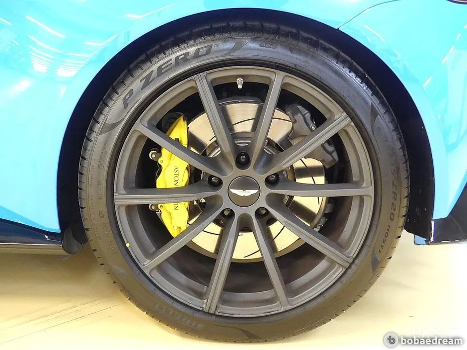 Фото 8 - Aston Martin Vantage