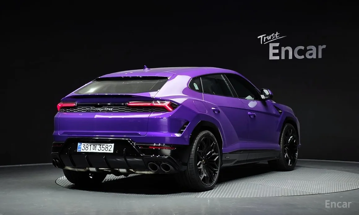 Фото 2 - Lamborghini Urus