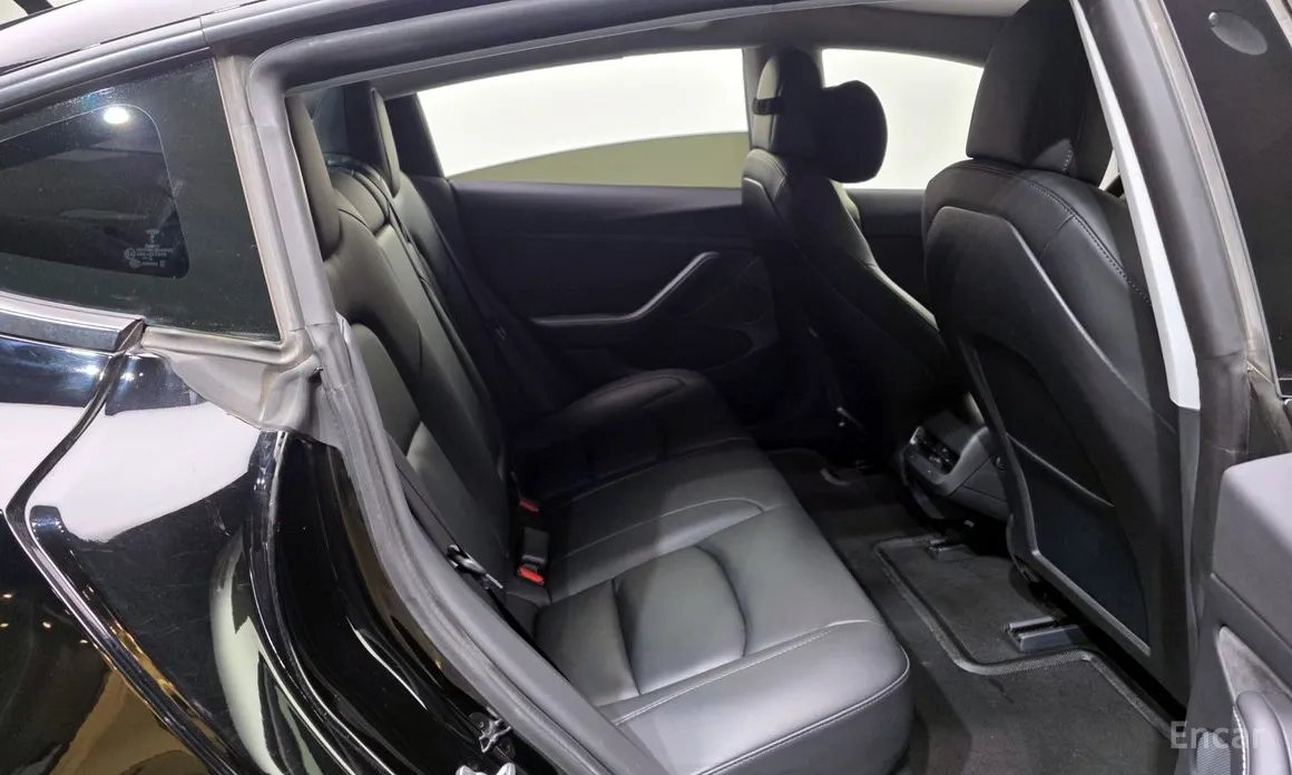 Фото 12 - Tesla Model 3