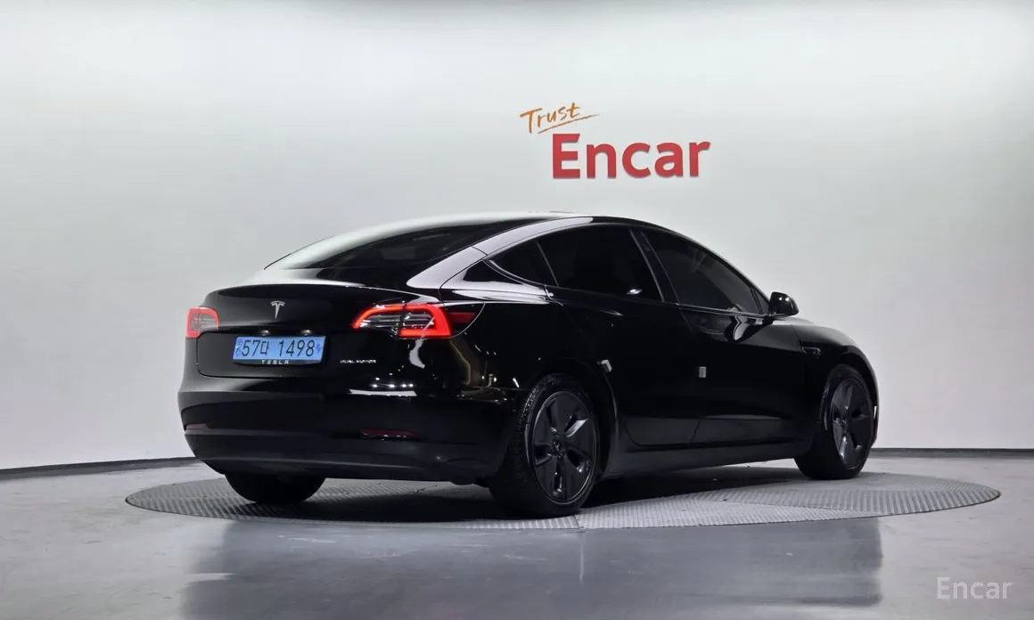 Фото 2 - Tesla Model 3