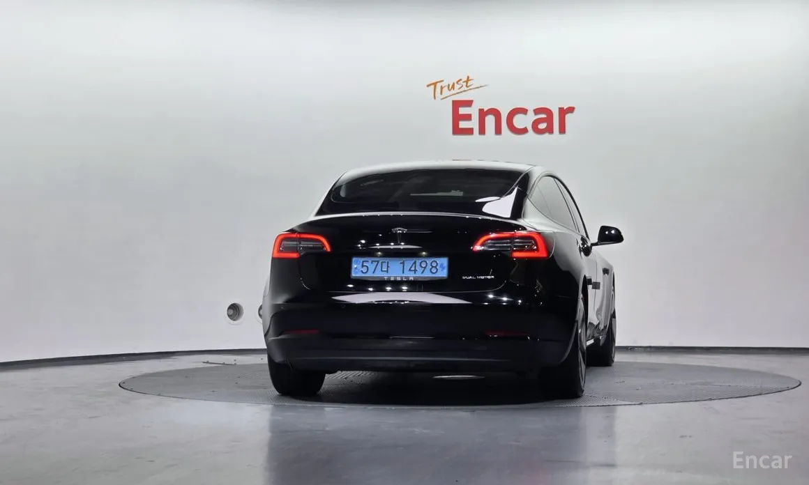 Фото 4 - Tesla Model 3