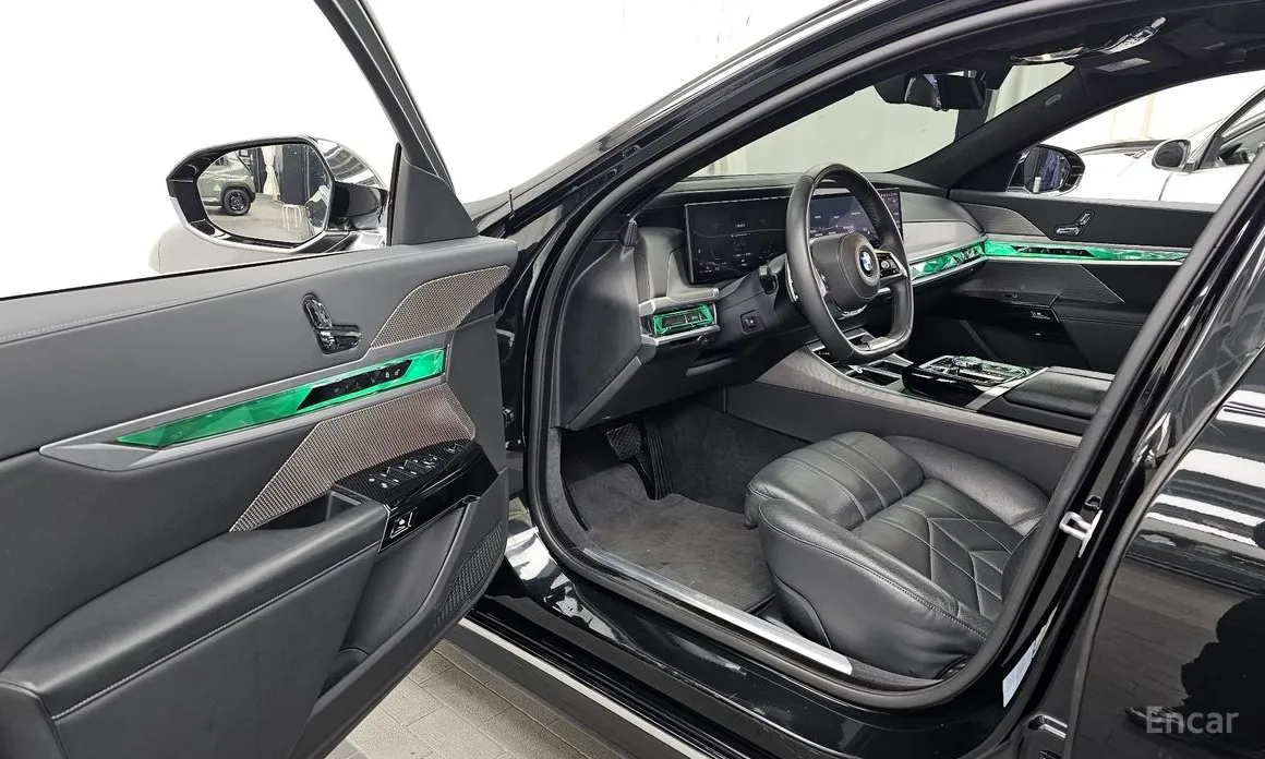 Фото 10 - BMW 7 Series