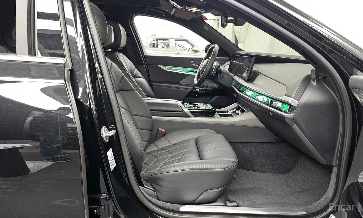 Фото 11 - BMW 7 Series