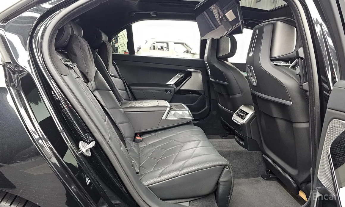 Фото 12 - BMW 7 Series