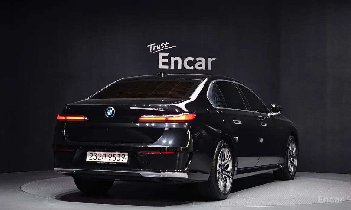 Фото 2 - BMW 7 Series