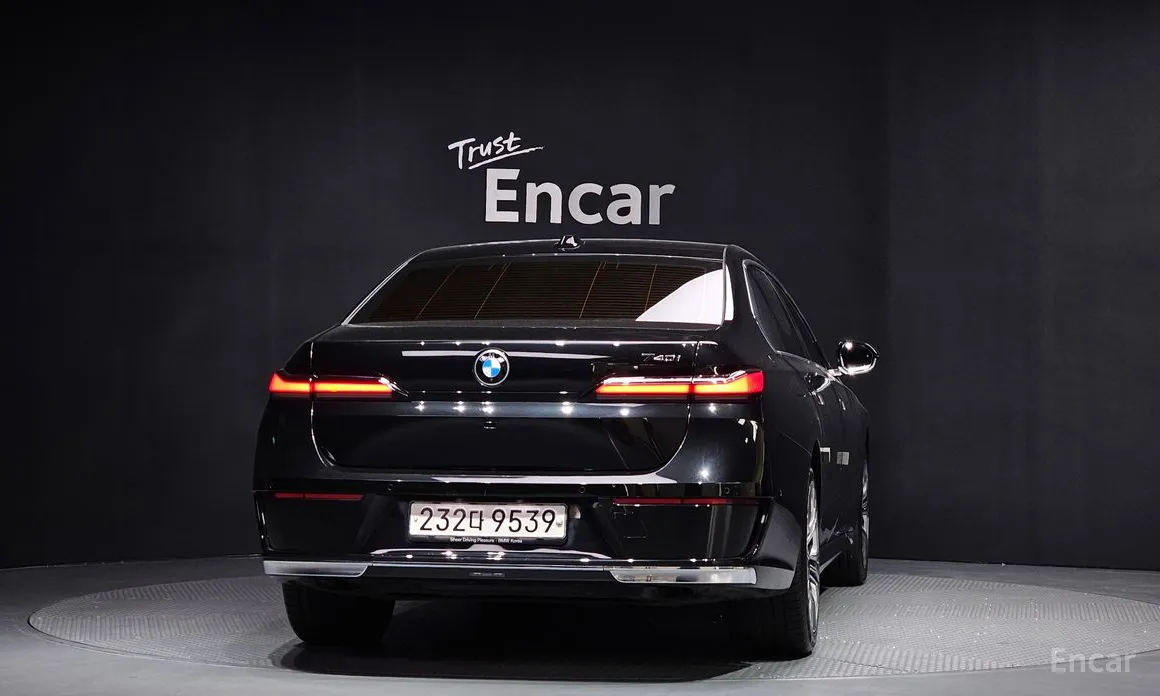 Фото 4 - BMW 7 Series