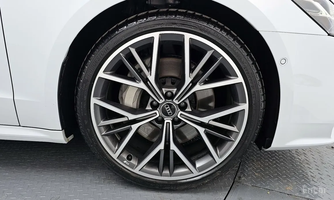 Фото 5 - Audi A7