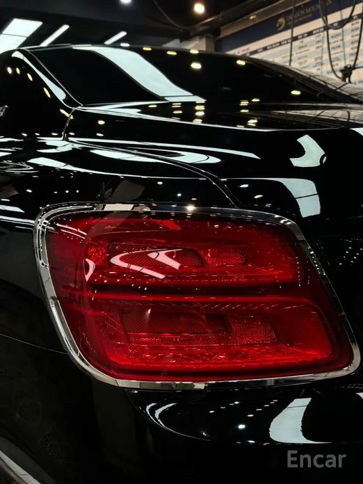 Фото 2 - Bentley Flying Spur