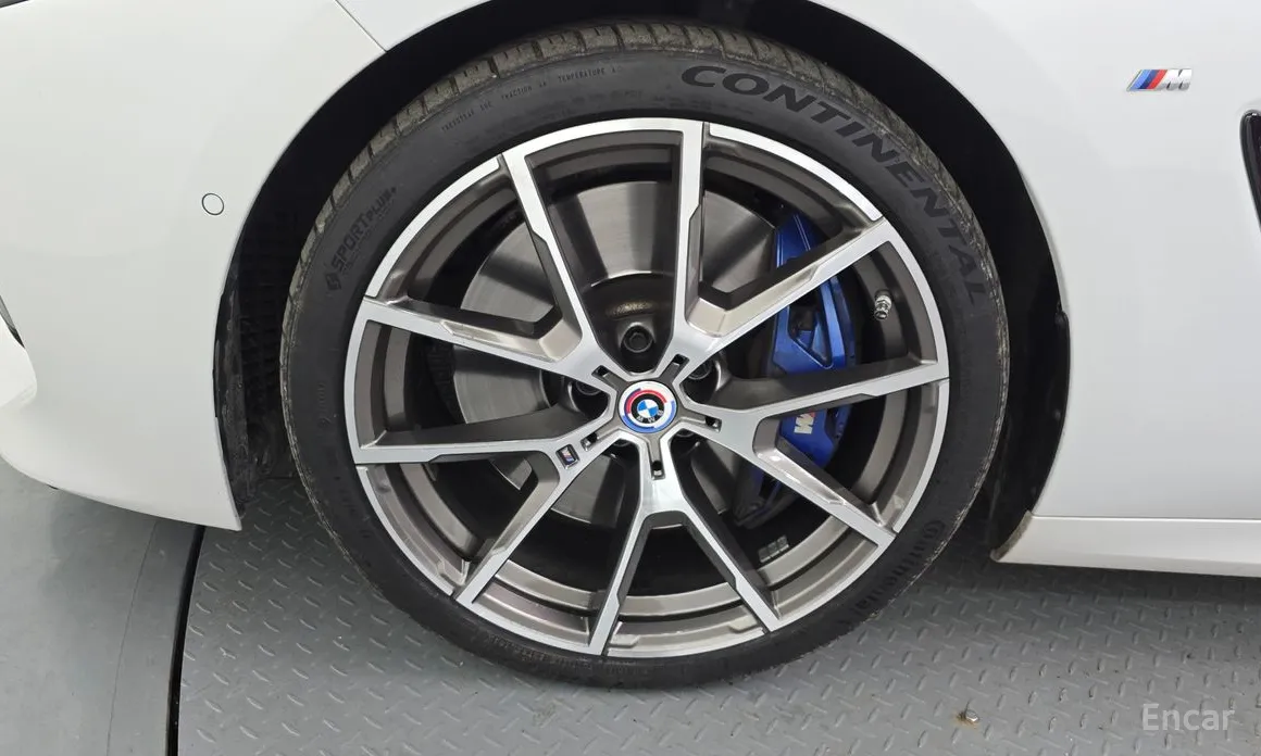 Фото 5 - BMW 8 Series