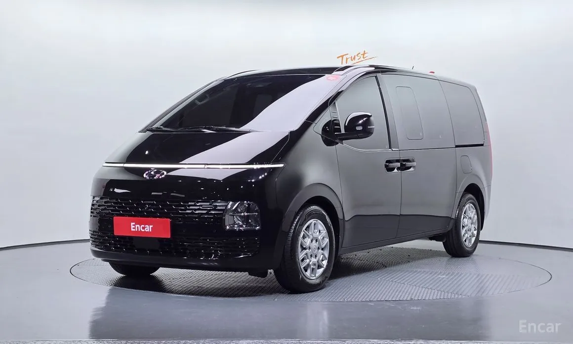 Photo 1 - Hyundai Staria