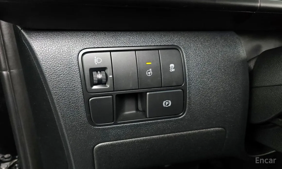 Photo 13 - Hyundai Staria