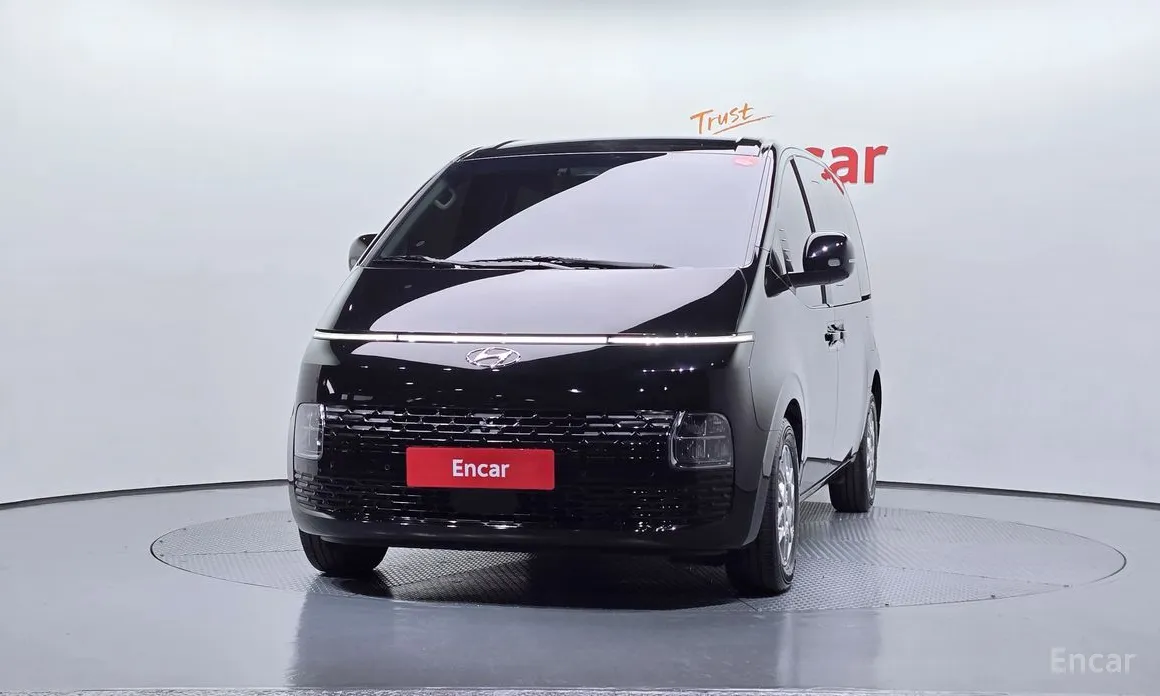 Photo 3 - Hyundai Staria