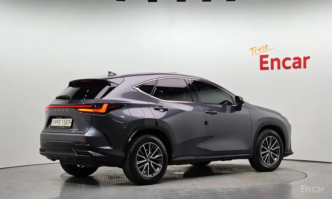 Фото 2 - Lexus NX