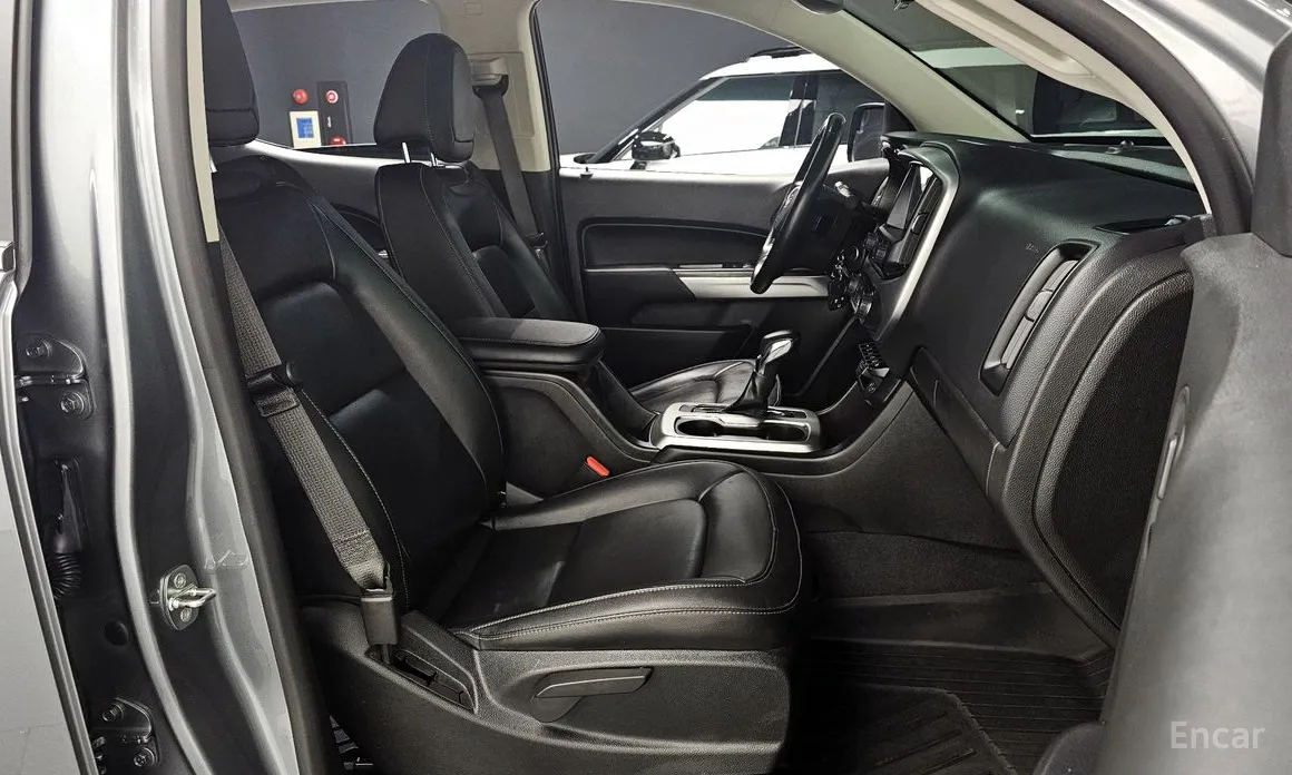 Photo 10 - Chevrolet Colorado