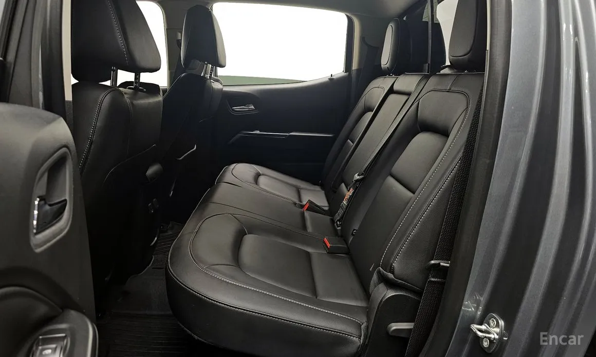 Photo 12 - Chevrolet Colorado