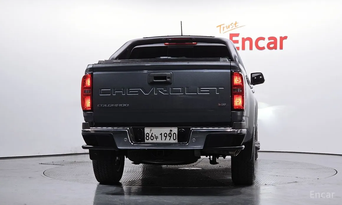 Photo 4 - Chevrolet Colorado