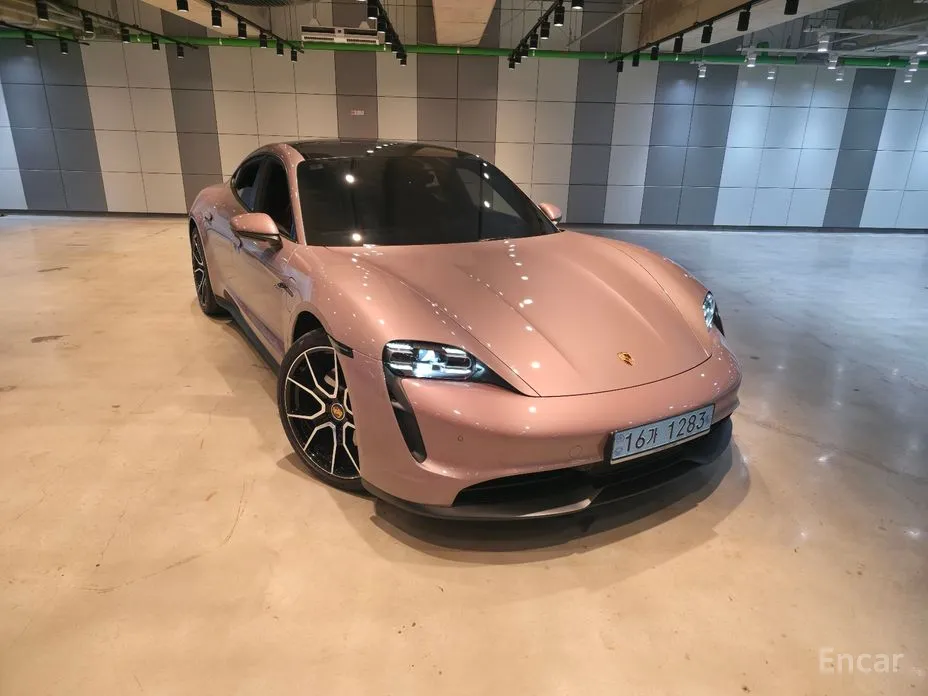 Фото 1 - Porsche Taycan