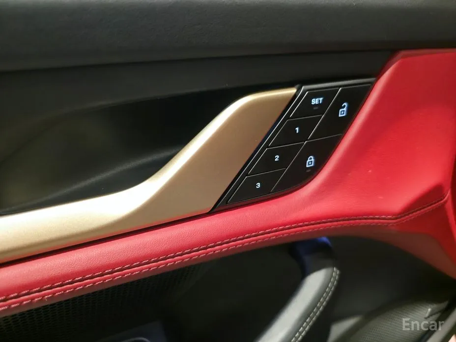 Фото 17 - Porsche Taycan