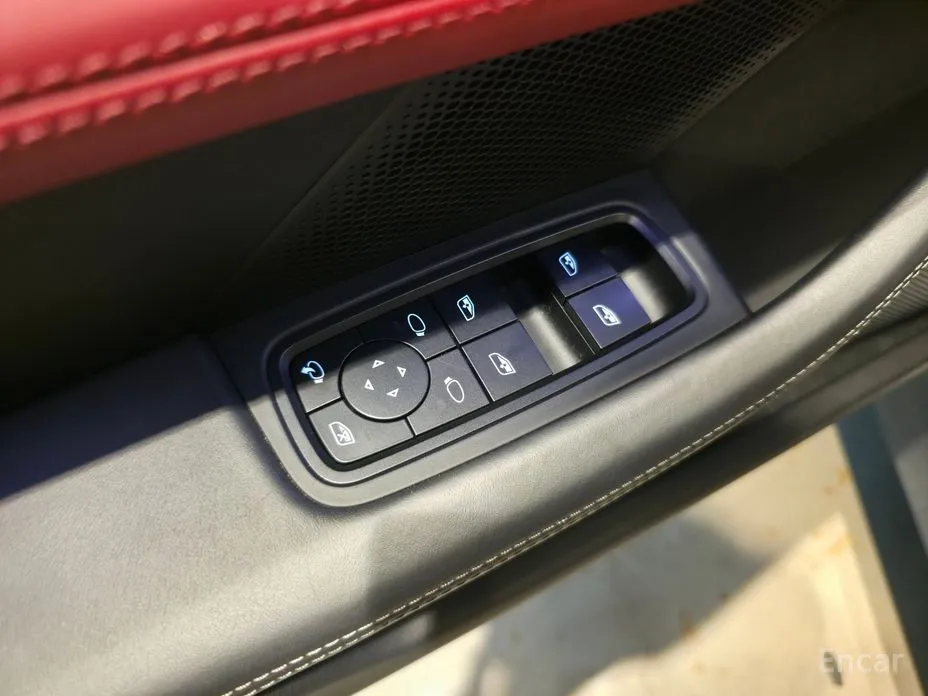 Фото 18 - Porsche Taycan